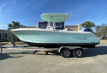 2019 Robalo R242 Boat
